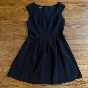 Nine West Elegant Black Sleeveless Pleated Mini Dress with Pockets